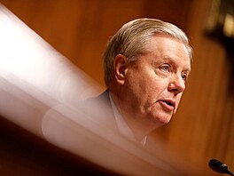 Americký senátor Lindsey Graham vystupuje na sly�ení Podvýboru Senátního výboru...