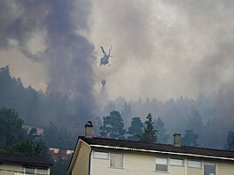 Po�ár u Drammenu na jihu Norska zni�il p�es 100 dom�. (17. �ervence 2026)