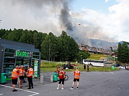 Po�ár u Drammenu na jihu Norska zni�il p�es 100 dom�. (17. �ervence 2026)