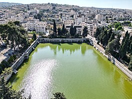Izrael usiluje o p�evzetí historických �alomounových vodních nádr�í v Betlém�....
