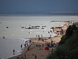 Rusové relaxují na plá�i u Azovského mo�e. (15. �ervence 2026)