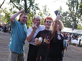 Náv�t�vníci a atmosféra - první den festivalu Colours of Ostrava 2026, Dolní...