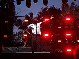 Joshua Idehen - první den festivalu Colours of Ostrava 2026, Dolní oblast...