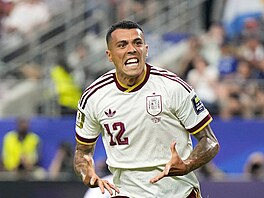 �pan�lský fotbalista Pedro Porro se raduje z gólu proti Francii v semifinále MS...