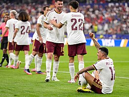 �pan�lé se radují z výhry nad Francií na MS ve fotbale 2026.