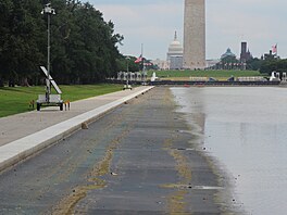 Trump nechává zrcadlové jezírko u Lincolnova památníku ve Washingtonu op�t...