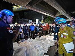 P�i po�áru baru v Bangkoku zem�elo nejmén� 27 lidí. (12. �ervence 2026)