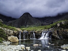 Fairy Pools (ostrov Skye, Skotsko): Toto je jedno z mála p�írodních koupali��,...