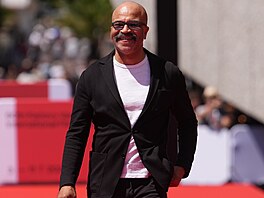 Jeffrey Wright na �erveném koberci KVIFF (10. �ervence 2026)
