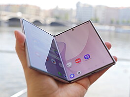Samsung Galaxy Z Fold 8