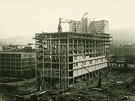 Autor centrálního skladu architekt Vladimír Kube�ka se �adil mezi významné...