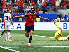�pan�lský zálo�ník MIkel Merino slaví gól do sít� Belgie.
