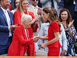 Martina Navrátilová se zdraví s Catherine, princeznou z Walesu.
