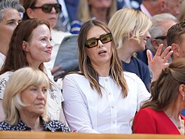 �enské wimbledonské finále si nenechala ujít ani n�kdej�í ruská tenistka Maria...