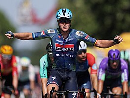 Tim Merlier (Soudal Quick-Step) se raduje ze svého vít�zství v 8. etap� Tour de...