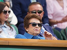 Tenisová legenda Billie Jean Kingová na tribun� b�hem �enského finále...