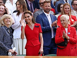 Finále �enské dvouhry si na Wimbledonu nenechaly ujít ani celebrity.