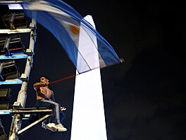 Fanou�ci Argentiny oslavují výhru nad Anglií v semifinále fotbalového MS 2026.