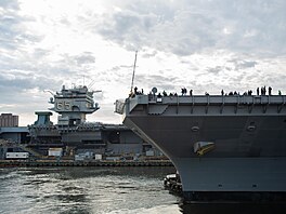 Letadlová lo� USS Enterprise (CVN 65)