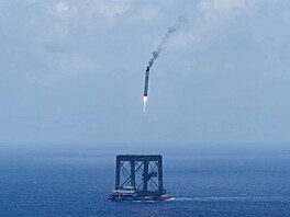 Zachycení vracejícího se prvního stupn� nosné rakety Dlouhý pochod 10B na mo�i...