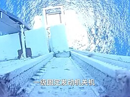 První stupe� nosné rakety Dlouhý pochod 10B mí�í di speciální konstrukce se...