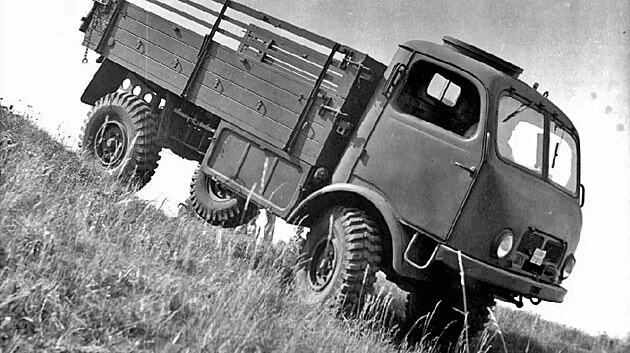 Historick� fotografie z testov�n� Tatry 805