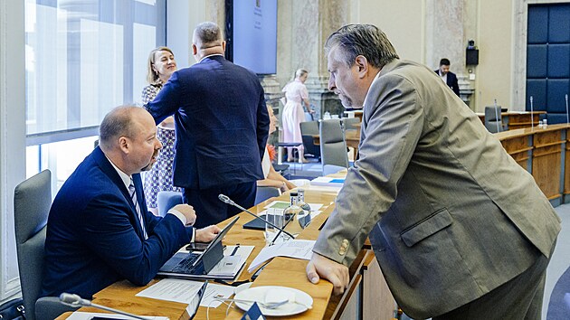 Na programu zased�n� vl�dy je mimo jin� i novela z�kona o ochran� ve�ejn�ho zdrav�. Na sn�mku je vlevo ministr spravedlnosti Jeron�m Tejc (ANO). (13. �ervence 2026)