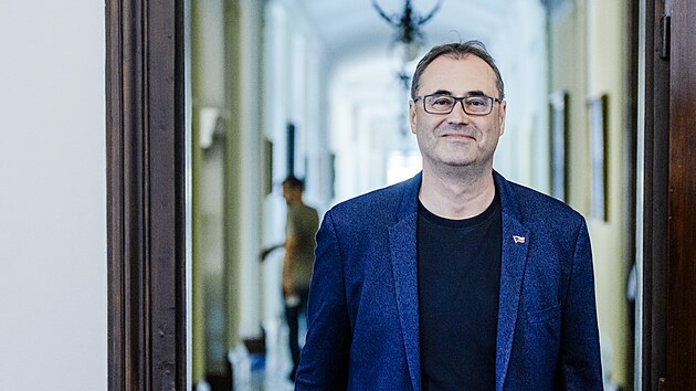 Ministr sportu Boris ��astn� (Motorist�) p�ich�z� na zased�n� vl�dy, kter� se mimo jin� zab�v� novelou z�kona o ochran� ve�ejn�ho zdrav�. (13. �ervence 2026)