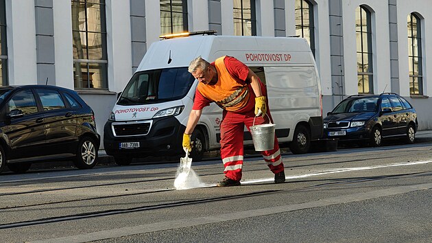 Vysok� teploty po�kodily ��st tramvajov� trat� v Praze. (13. �ervence 2026)