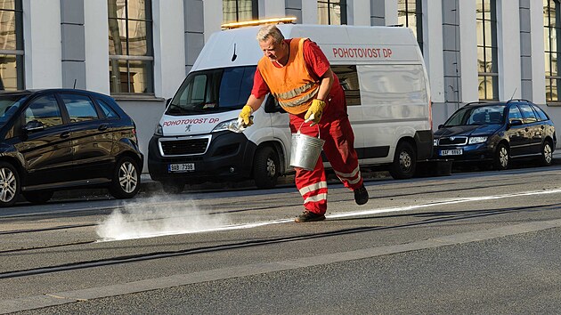 Vysok� teploty po�kodily ��st tramvajov� trat� v Praze. (13. �ervence 2026)
