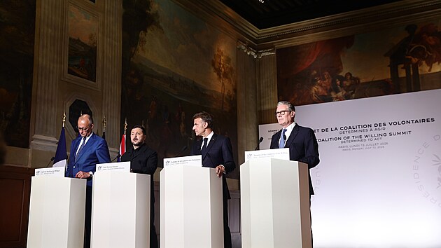 N�meck� kancl�� Friedrich Merz, ukrajinsk� prezident Volodymyr Zelenskyj, francouzsk� prezident Emmanuel Macron a britsk� premi�r Keir Starmer po summitu koalice ochotn�ch v Pa��i. (13. �ervence 2026)