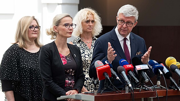 Jedn�n� Poslaneck� sn�movny. Tiskov� konference ke stavebn�mu z�konu. Na sn�mku hovo�� Karel Havl��ek (ANO). (10.�ervence 2026)