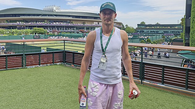 Hokejista Martin Ne�as nav�tívil Wimbledon.