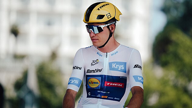 Mathias Vacek v bílém dresu na startu 6. etapy Tour de France