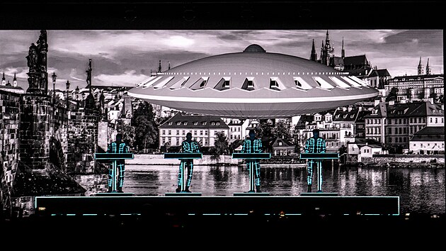 Koncert kapely Kraftwerk ve Foru Karl�n (15. �ervence 2026, Praha).