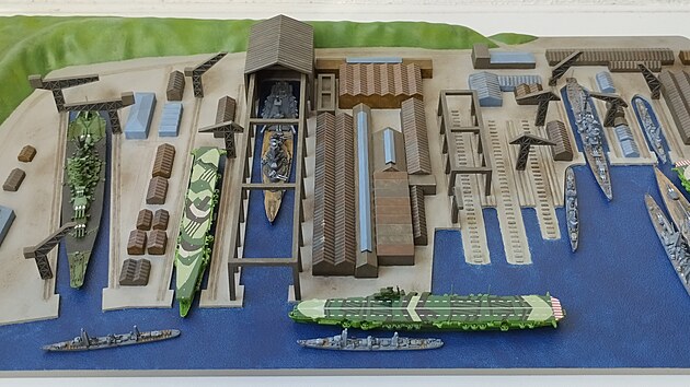 Kure Naval Port Fujimi 1/3000 - celkov� pohled