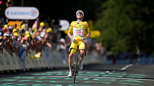 SlovInský cyklista Tadej Poga�ar po vít�zství 10. etapy závodu Tour de France.
