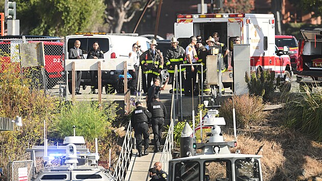 Ve studen�ch vod�ch a siln�ch proudech Sanfrancisk�ho z�livu se nedaleko ostrova Alcatraz potopila lo�. Jeden �lov�k zahynul a t�i lid� se poh�e�uj�. (14. �ervence 2026)