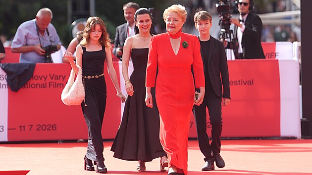Magda V��ryov� s rodinou na z�v�re�n�m ceremoni�lu KVIFF (11. �ervence 2026)