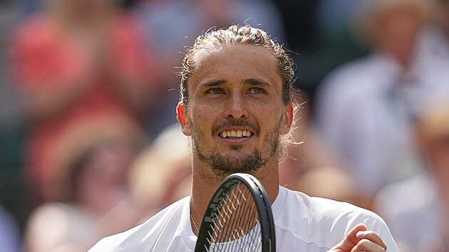 Německý tenista Alexander Zverev slaví postup do finále Wimbledonu.