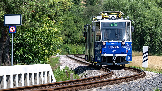 Experiment�ln� bateriov� vlakotramvaj LENKA - Lehk� Elektrick� Nab�jec� Kolejov� vozidlo od spole�nosti A�D na �elezni�n� trati Kopidlnka (15. �ervence 2026)