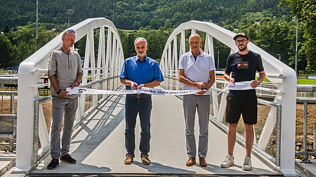Nov� otev�en� bezbari�rov� l�vka p�es �eku Svitavu, kter� propojuje Sportovn� ostrov Ludv�ka Da�ka s Obchodn�m centrem Po���� v Blansku. (�ervenec 2026)