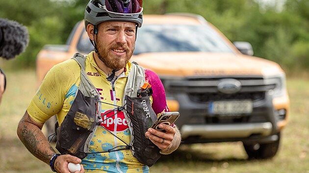 Z�vod 1000 Miles Adventure m��� p�ibli�n� 1600 kilometr� a vede mezi nejz�padn�j��m bodem �eska a nejv�chodn�j�� obc� Slovenska.