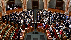 Ma�arský parlament schválil ústavní dodatek, kterým zbavil funkce prezidenta...