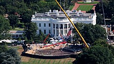 Trump nechává na ji�ním trávníku Bílého domu vybudovat nový heliport