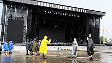 Masters of Rock ve Vizovicích. Ned�lní bou�ka p�eru�ila vystoupení kapely...