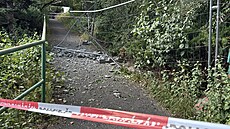 Betonová skulptura Rovnováha na Barrandovském most� se z�ítila. (17. �ervence...