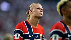 Erling Haaland smutní po vy�azení Norska z fotbalového MS 2026.