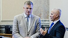Filip Turek (vlevo) na zasedání vlády, která se mimo jiné zabývá novelou zákona...