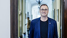 Ministr sportu Boris ��astný (Motoristé) p�ichází na zasedání vlády, která se...